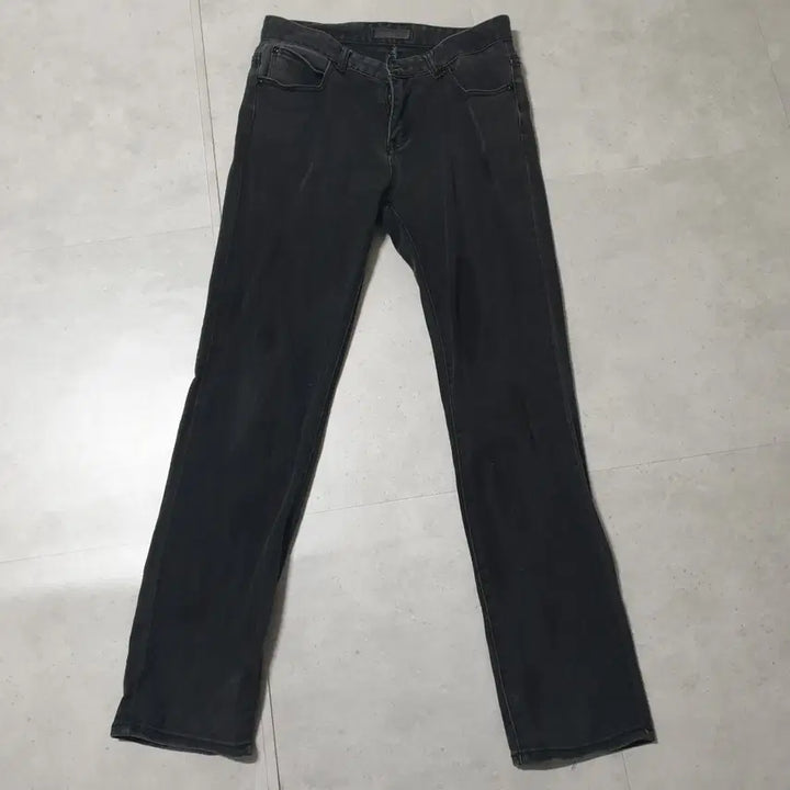 [BUNJANG] 공용 바지 30 JUN DOL JEANS 청바지 블랙 (얼룩) / 공용 바지 30 JUN DOL JEANS 청바지 블랙 (얼룩)