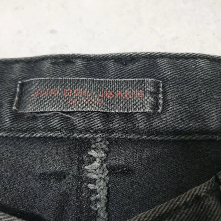 [BUNJANG] 공용 바지 30 JUN DOL JEANS 청바지 블랙 (얼룩) / 공용 바지 30 JUN DOL JEANS 청바지 블랙 (얼룩)