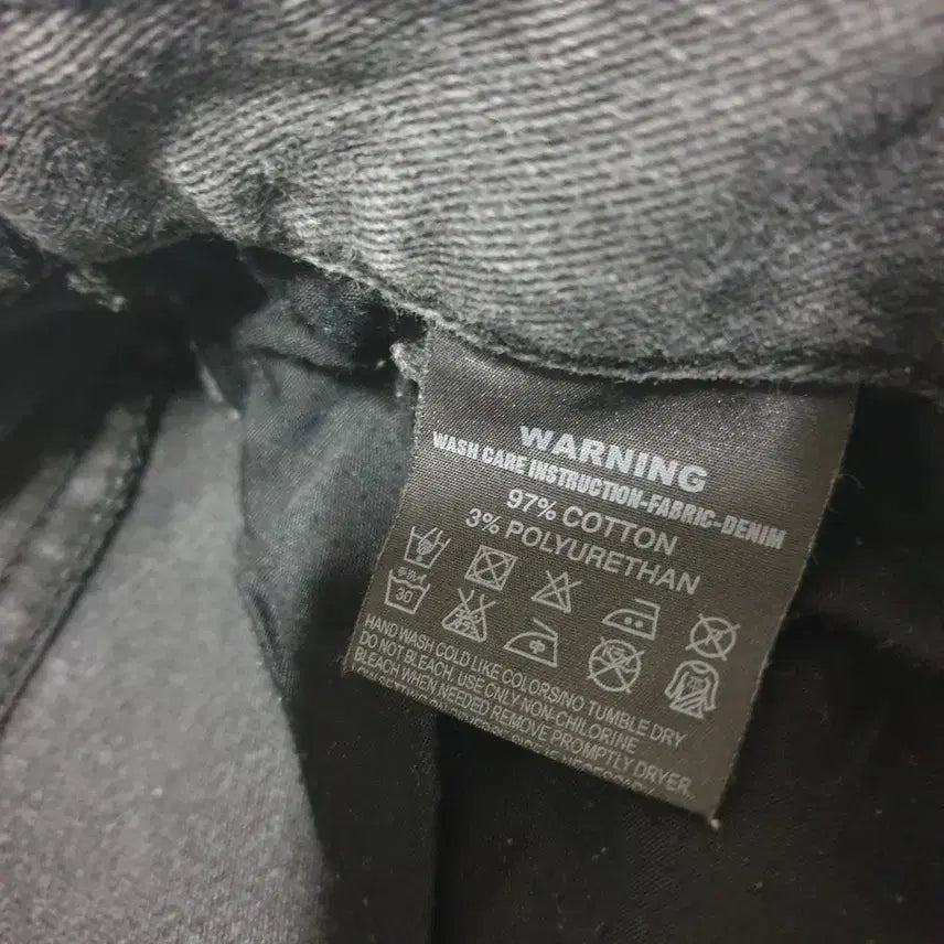 [BUNJANG] 공용 바지 30 JUN DOL JEANS 청바지 블랙 (얼룩) / 공용 바지 30 JUN DOL JEANS 청바지 블랙 (얼룩)