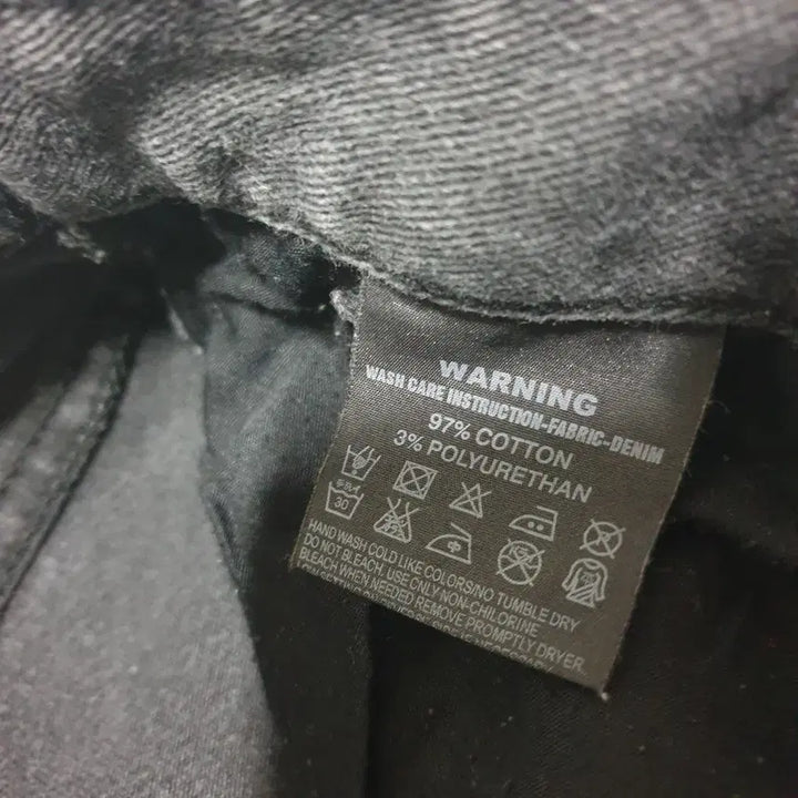 [BUNJANG] 공용 바지 30 JUN DOL JEANS 청바지 블랙 (얼룩) / 공용 바지 30 JUN DOL JEANS 청바지 블랙 (얼룩)