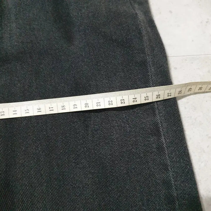 [BUNJANG] 공용 바지 30 JUN DOL JEANS 청바지 블랙 (얼룩) / 공용 바지 30 JUN DOL JEANS 청바지 블랙 (얼룩)