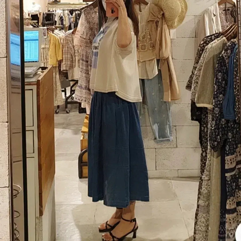 [BUNJANG] 새옷 M 플러워 페인트 인타샤 니트 오버핏 반팔티 써스데이아일랜드 / 새옷 M 플러워 페인트 인타샤 니트 오버핏 반팔티 써스데이아일랜드