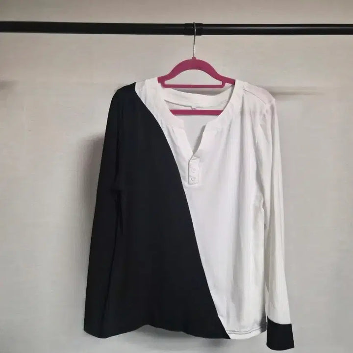 [BUNJANG] 한번실착! 프리)블랙&amp;화이트 배색 긴팔 티블라우스 / 한번실착! 프리)블랙&amp;화이트 배색 긴팔 티블라우스