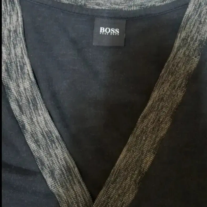 [BUNJANG] HUGO BOSS 차콜색 브이넥 가디건 / HUGO BOSS 차콜색 브이넥 가디건