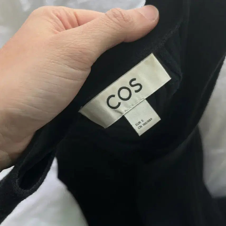 [BUNJANG] COS 리브드 니트 브이넥 웨이스트코트 / COS 리브드 니트 브이넥 웨이스트코트