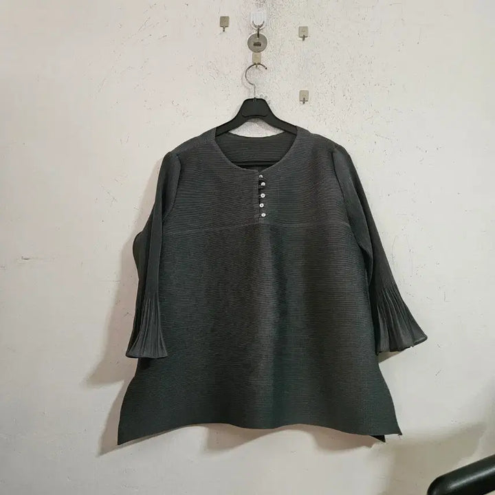 [BUNJANG] Wrinkle 3/4 Sleeve Blouse / 주름 7부 소매 블라우스