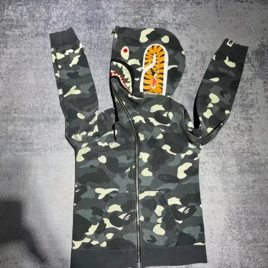 [BUNJANG] BAPE City Camo Luminous Black Shark Hoodie / 베이프 시티카모 야광 블랙 샤크후드