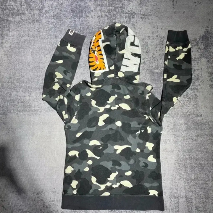 [BUNJANG] BAPE City Camo Luminous Black Shark Hoodie / 베이프 시티카모 야광 블랙 샤크후드