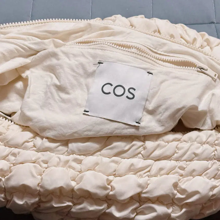 [BUNJANG] COS Oversized Cloud Bag / 코스 구름백 오버사이즈 팝니다~!!!