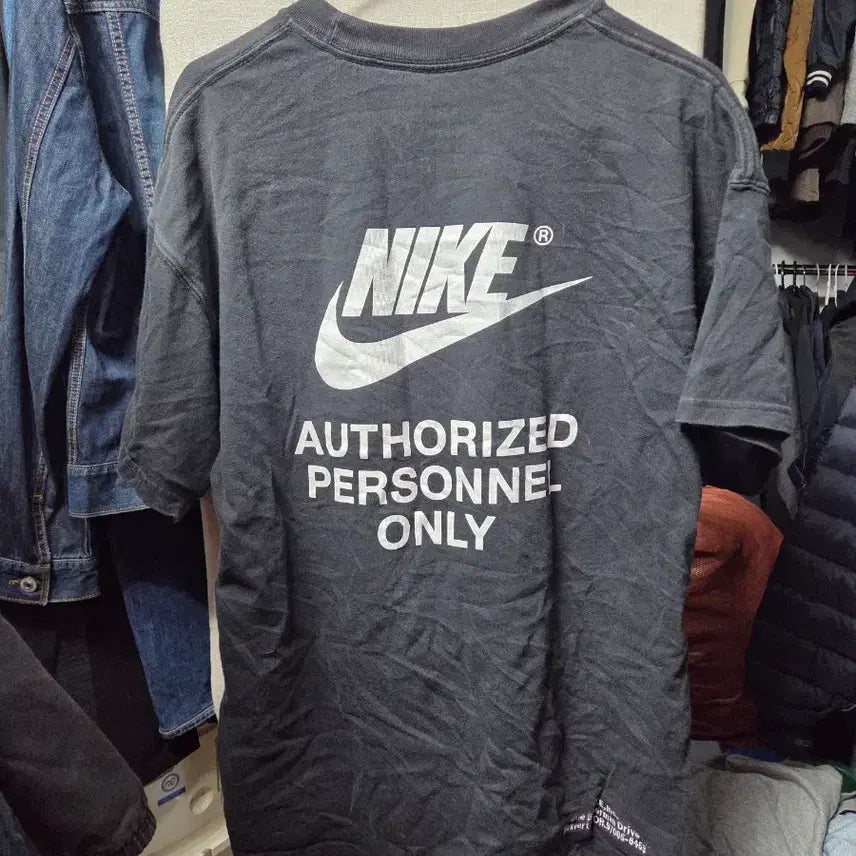 [BUNJANG] Nike Authorized Personnel Only Black T-shirt / 나이키 블랙 반팔티 Authorized Personnel Only