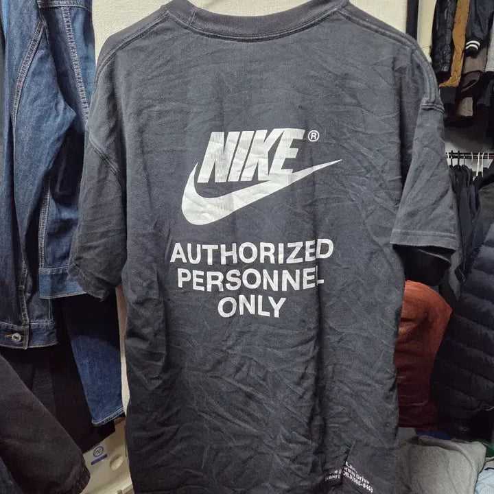 [BUNJANG] Nike Authorized Personnel Only Black T-shirt / 나이키 블랙 반팔티 Authorized Personnel Only
