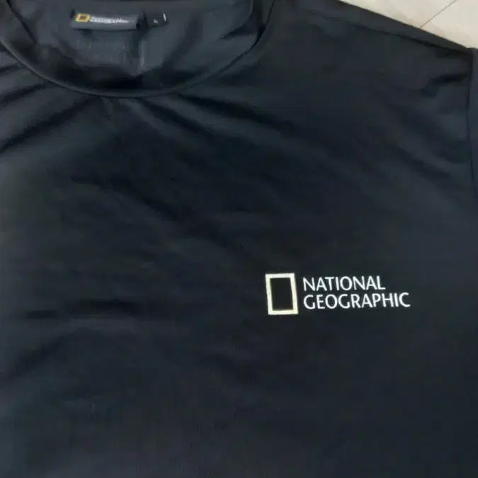 [BUNJANG] National Geographic Black Short Sleeve T-Shirt / 내셔널지오그래픽 검정 반팔 티셔츠