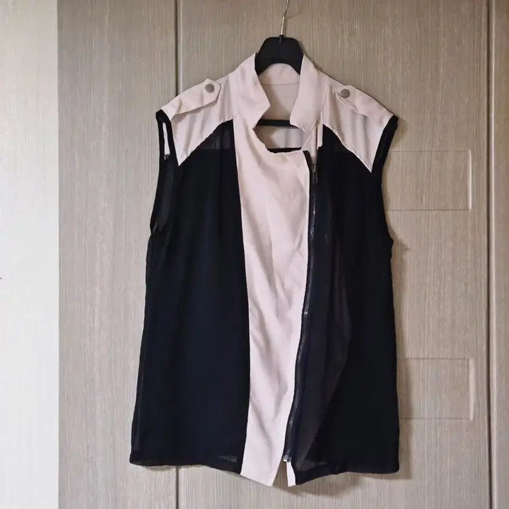 [BUNJANG] Color Block Sheer Vest - Black/Ivory / 배색 시스루 조끼 베스트 블랙/아이보리 66