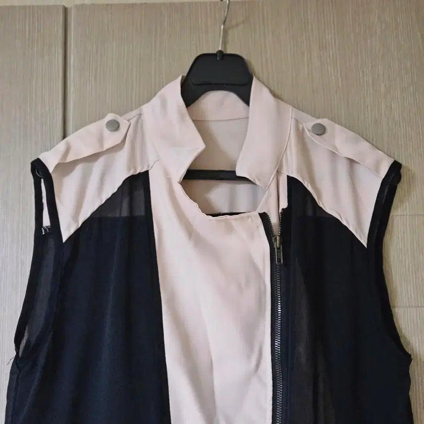 [BUNJANG] Color Block Sheer Vest - Black/Ivory / 배색 시스루 조끼 베스트 블랙/아이보리 66