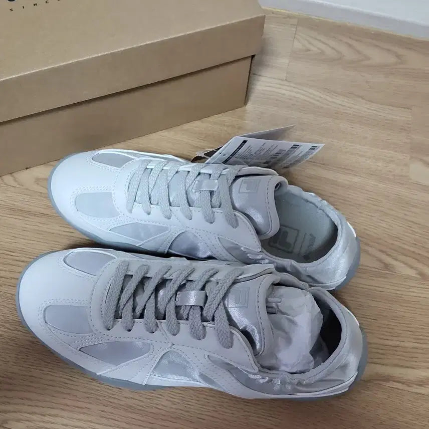[BUNJANG] Fila Glyo Silvermoon Sneakers FS261OD03X032031 / 휠라 글리오 실버문 FS261OD03X032031새상품