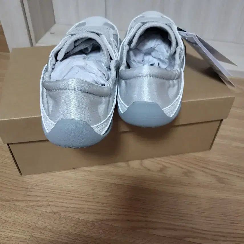 [BUNJANG] Fila Glyo Silvermoon Sneakers FS261OD03X032031 / 휠라 글리오 실버문 FS261OD03X032031새상품