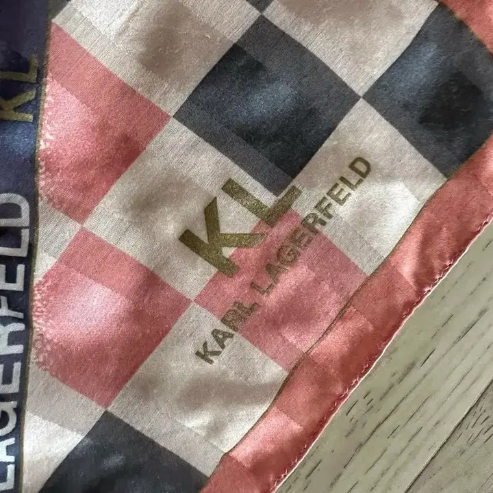 [BUNJANG] Karl Lagerfeld Silk Scarf / 칼 라거펠트 스카프
