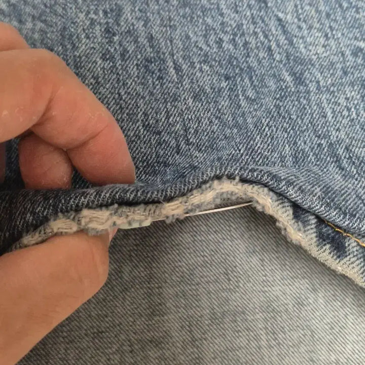 [BUNJANG] Haechiroom Curved Jeans Washed Blue / 해칭룸 커브드 진 워시드 블루