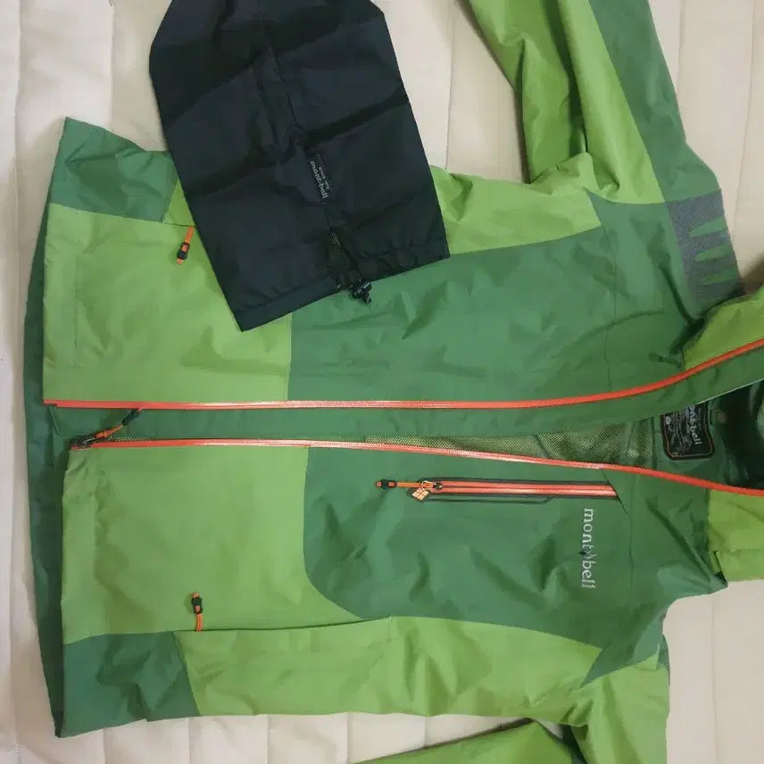 [BUNJANG] Montbell Gore-Tex Outdoor Jacket (Size 95) - Olive Green / 중고a급정도 고어텍스 자켓 95 몽벨 아웃도어 95 올리버그린색
