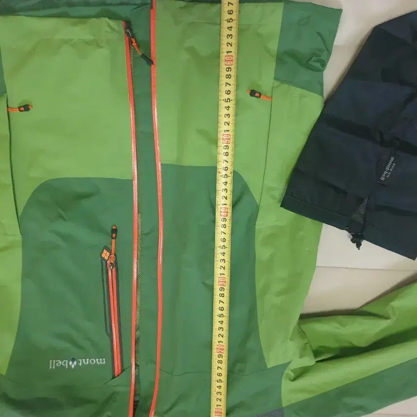 [BUNJANG] Montbell Gore-Tex Outdoor Jacket (Size 95) - Olive Green / 중고a급정도 고어텍스 자켓 95 몽벨 아웃도어 95 올리버그린색