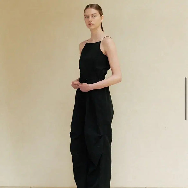 [BUNJANG] Le Parachute Sleeveless Jumpsuit Black / 르 파라슈트 슬리브리스 점프수트