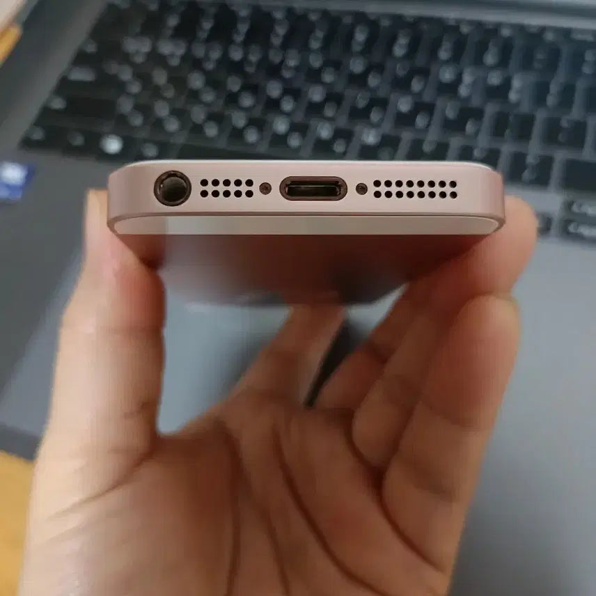 [SOLD OUT] c5. 아이폰 se1 128GB