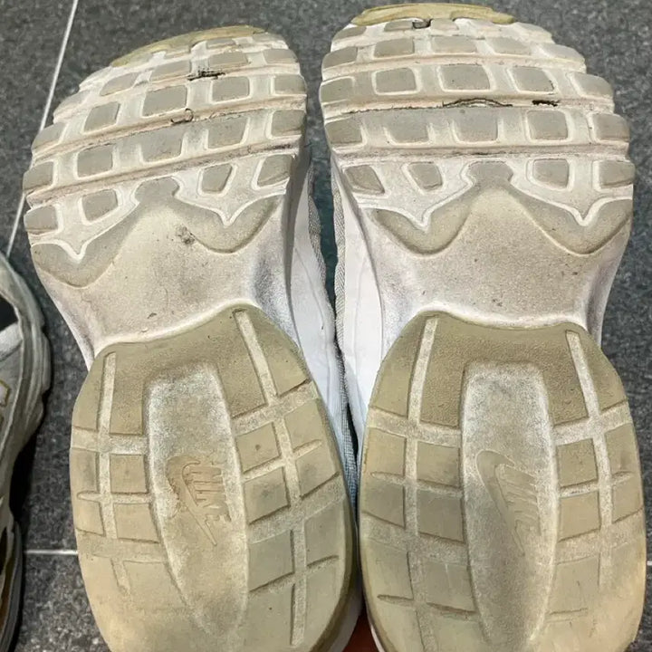 [BUNJANG] New Balance 880 and Nike Air Max Sneakers / 뉴발란스880 나이키에어맥스