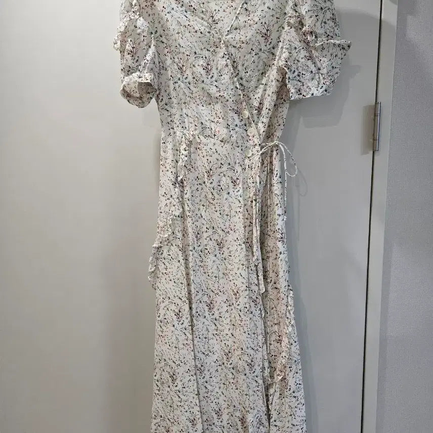 [BUNJANG] Sisley Kim Na-young Wrap Dress Flower Pattern / 시슬리 김나영 원피스
