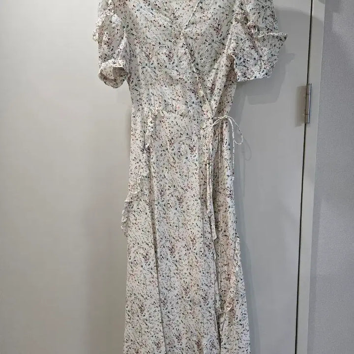 [BUNJANG] Sisley Kim Na-young Wrap Dress Flower Pattern / 시슬리 김나영 원피스