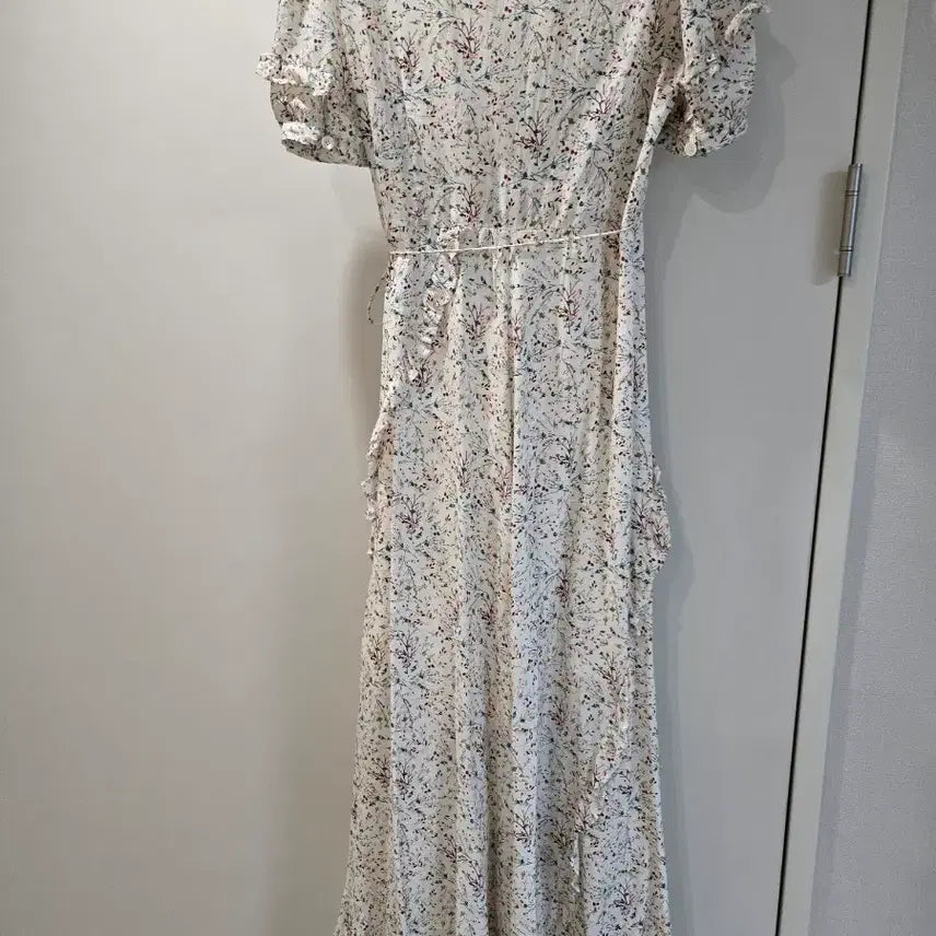 [BUNJANG] Sisley Kim Na-young Wrap Dress Flower Pattern / 시슬리 김나영 원피스