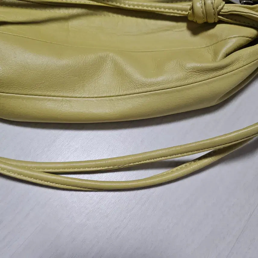 [BUNJANG] Marimekko Karla Leather Shoulder Bag - Lemon/Pastel Yellow / [정품] 마리메꼬 카를라(Karla) 레더 숄더백 - 레몬/파스텔 옐로우