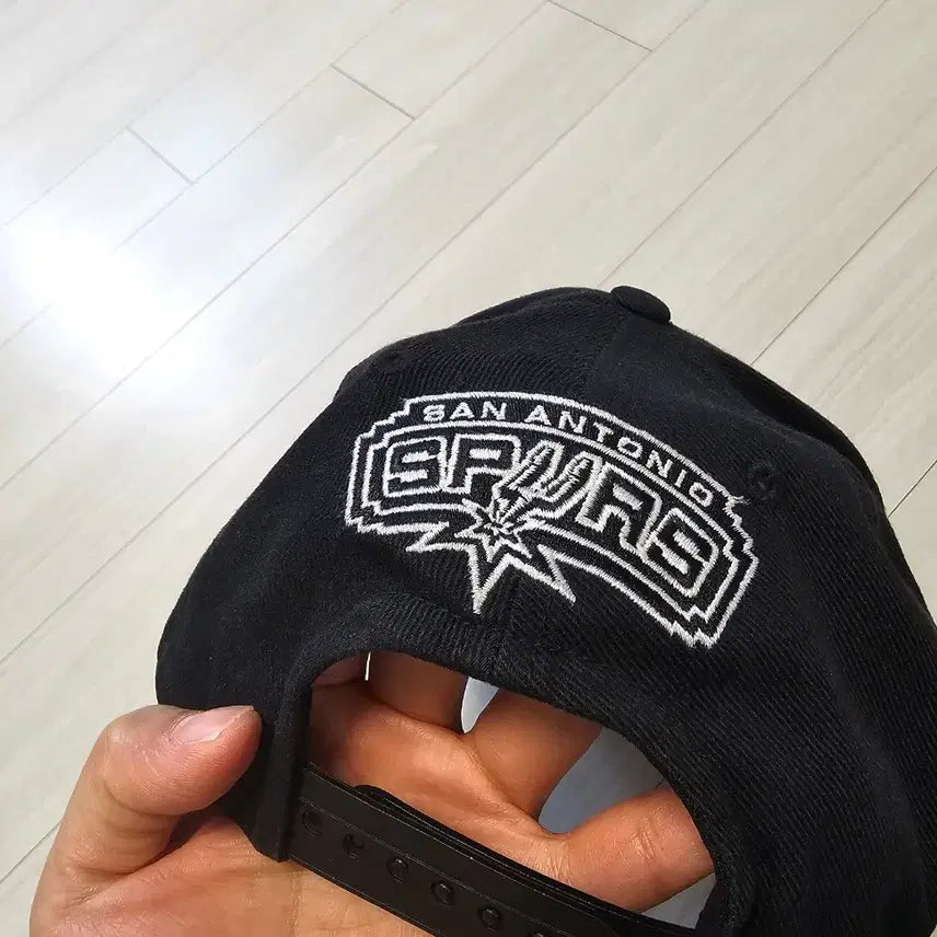 [BUNJANG] NBA 스퍼스 블랙 스냅백 모자 / NBA 스퍼스 블랙 스냅백 모자