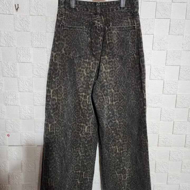 [SOLD OUT] 레오파드 와이드 데님 팬츠