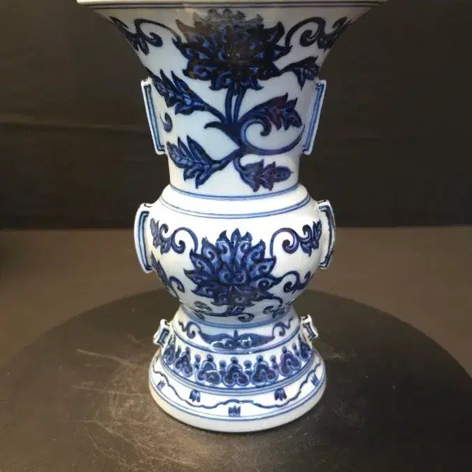 [BUNJANG] Joseon Dynasty Celadon Vase with Lattice and Flower Scroll Design / 260627-3 청화 연화당초문 사방이 화구병