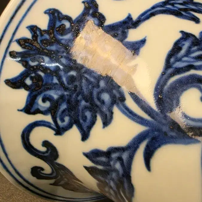 [BUNJANG] Joseon Dynasty Celadon Vase with Lattice and Flower Scroll Design / 260627-3 청화 연화당초문 사방이 화구병