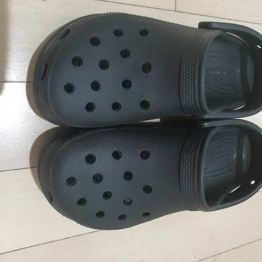 [BUNJANG] Crocs Classic Clog Black W5 Shoes / 크록스 클래식 클로그 블랙 w5 상태 굿!
