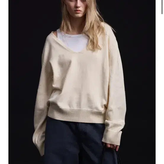 [BUNJANG] Facade Pattern Deep V-Neck Knit Butter M / 파사드패턴 딥 브이넥 니트 버터 M+파사트패턴 나시티