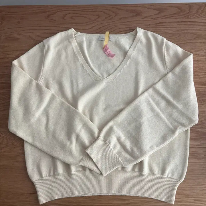 [BUNJANG] Facade Pattern Deep V-Neck Knit Butter M / 파사드패턴 딥 브이넥 니트 버터 M+파사트패턴 나시티