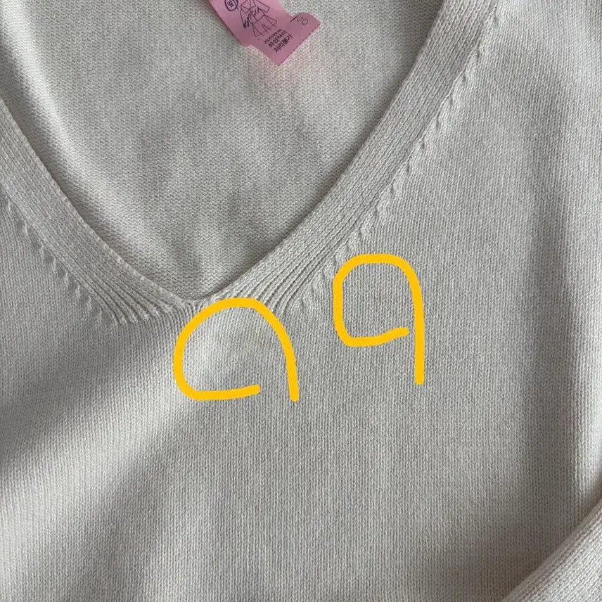 [BUNJANG] Facade Pattern Deep V-Neck Knit Butter M / 파사드패턴 딥 브이넥 니트 버터 M+파사트패턴 나시티
