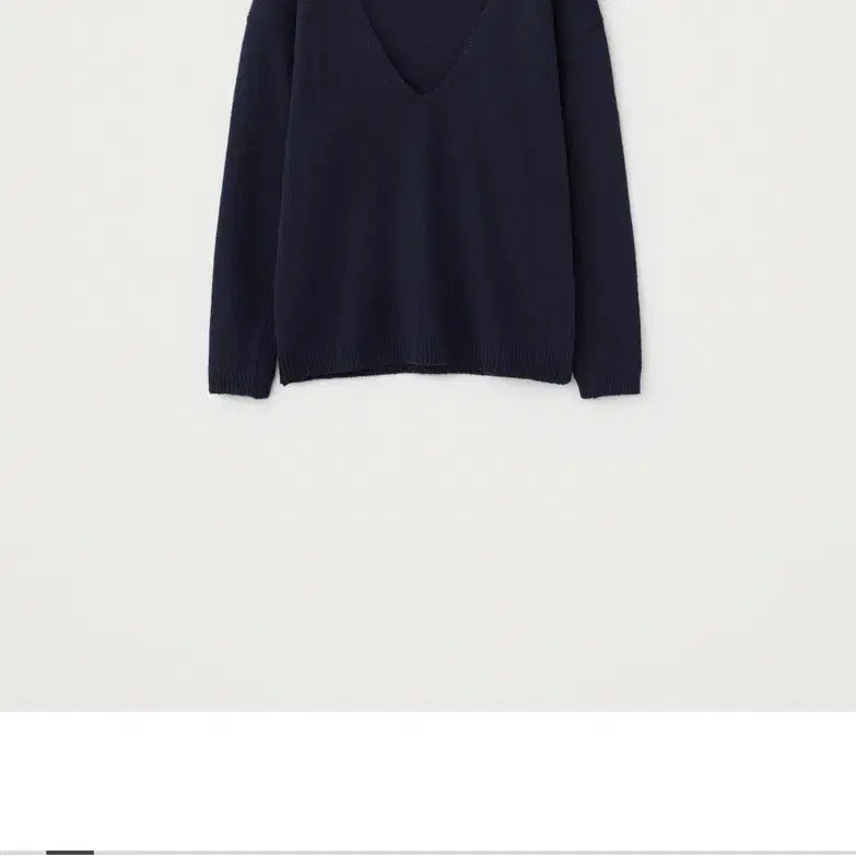 [BUNJANG] YE Mellow Deep V-Neck Knit Navy / YE 와이이 멜로우 딥브이넥니트 whye
