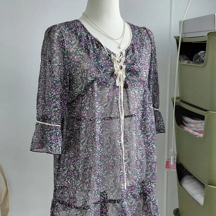 [BUNJANG] Japanese Vintage Flower Pattern Chiffon Blouse with Tie Detail (Free Size) / [일본빈티지] 플라워 패턴 시폰 블라우스 끈 장식 Free