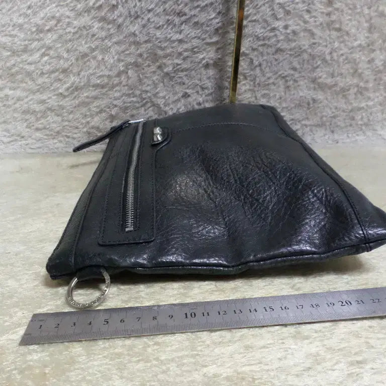 [BUNJANG] Balenciaga Motorbag Motorcycle Clutch Black Used Bag / 후루룩구제2 발렌시아가 모터백 모터클립 클러치 블랙 중고 가방