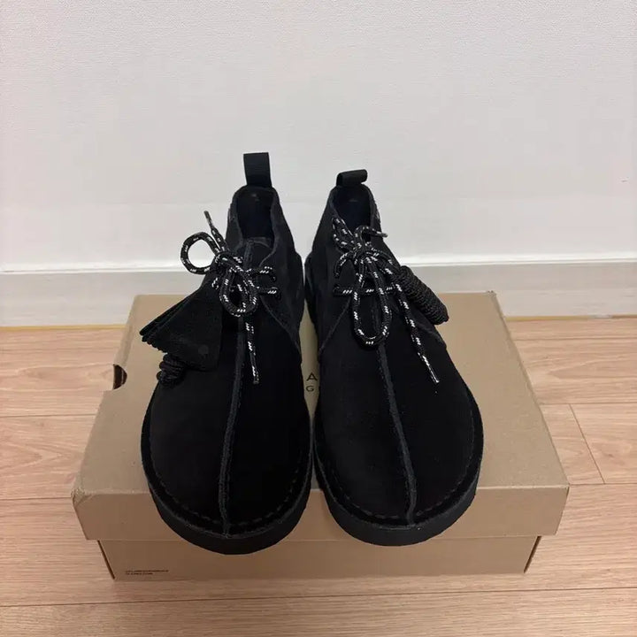 [BUNJANG] Clarks Desert Trek GORE-TEX Vibram Black Suede Boots (260mm) / 새상품) 260 클락스 데저트 트랙 고어텍스 비브람 블랙 스웨이드