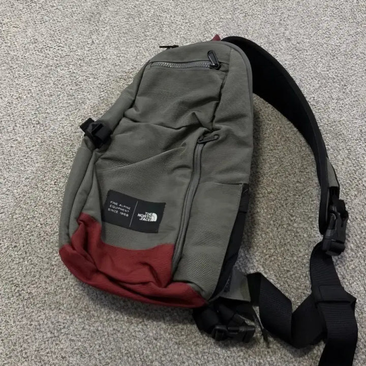 [BUNJANG] The North Face Sling Bag / 노스페이스 슬링백 가방