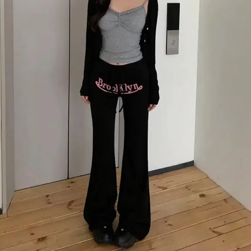 [BUNJANG] Lettering Low-Rise Bootcut Training Pants / 레터링 로우라이즈 부츠컷 트레이닝 팬츠