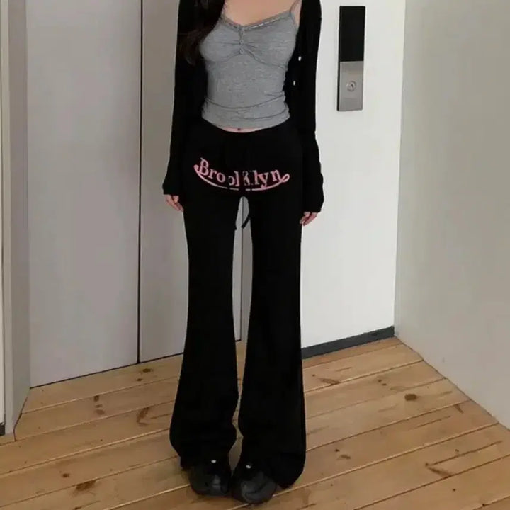 [BUNJANG] Lettering Low-Rise Bootcut Training Pants / 레터링 로우라이즈 부츠컷 트레이닝 팬츠