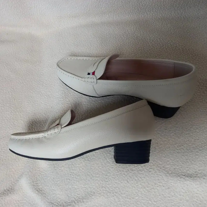 [BUNJANG] Michelle Tandy Flats Ivory Size 235 / 미셸 탠디 단화 235