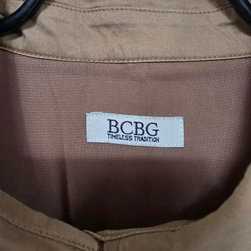 [BUNJANG] BCBG 베이지 셔츠형 플레어 원피스.260424 / BCBG 베이지 셔츠형 플레어 원피스.260424
