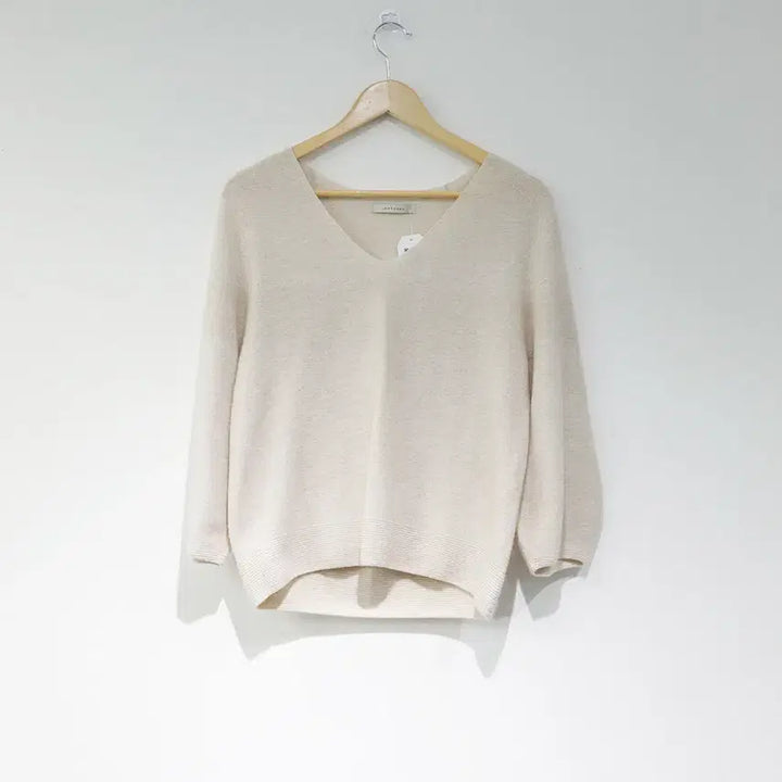 [BUNJANG] V-Neck Ivory 3/4 Sleeve Knit Top / 브이넥 아이보리 7부 니트