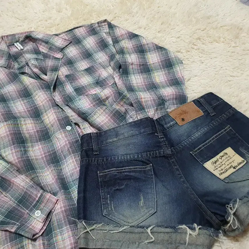 [BUNJANG] IU Style Checkered Shirt and Denim Shorts Set / 아이유 스타일/일괄가격/여름에 입기 좋은 체크 셔츠와 데님 숏팬츠 세트예